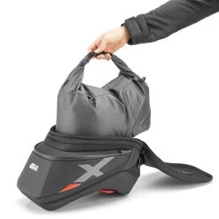 Givi XL05 X-Line Tanklock Tank Bag For Honda Africa Twin & Kawasaki Versys 650 10 Givi XL05 X-Line Tanklock Tank Bag For Honda Africa Twin & Kawasaki Versys 650 -Givi Shop givi xl05 x line tanklock tank bag image5